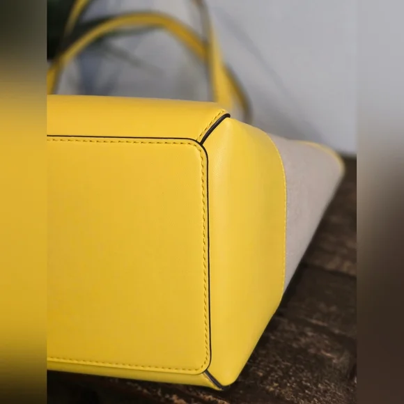 Michael Kors Reed Large Tote Bag - Picture 8 of 12